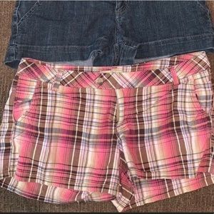Women’s Shorts - Plaid Pattern - Size 13